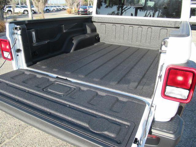 new 2026 Jeep Gladiator car, priced at $43,857