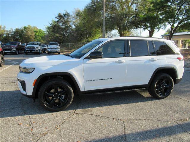 new 2026 Jeep Grand Cherokee car, priced at $44,075