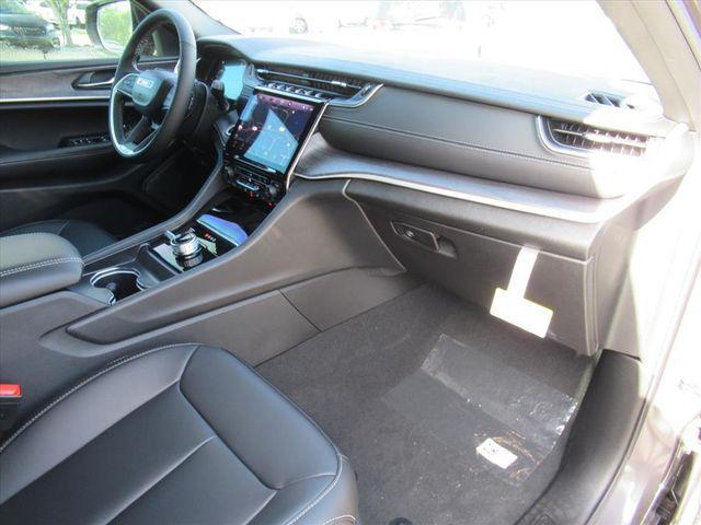 new 2025 Jeep Grand Cherokee car, priced at $40,799