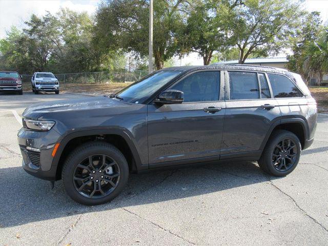 new 2025 Jeep Grand Cherokee car, priced at $40,799