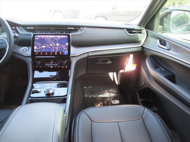 new 2025 Jeep Grand Cherokee car, priced at $40,799