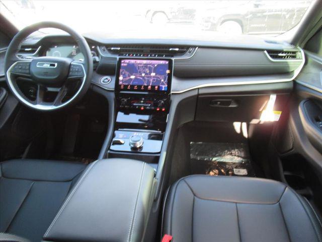 new 2025 Jeep Grand Cherokee car, priced at $40,799