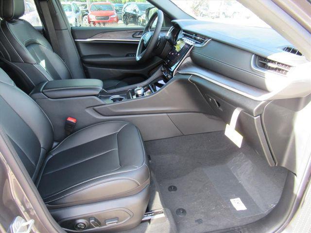 new 2025 Jeep Grand Cherokee car, priced at $40,799