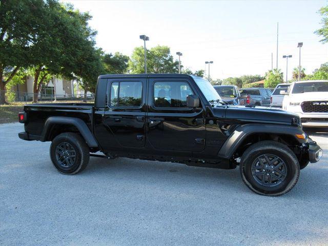 new 2026 Jeep Gladiator car, priced at $35,676