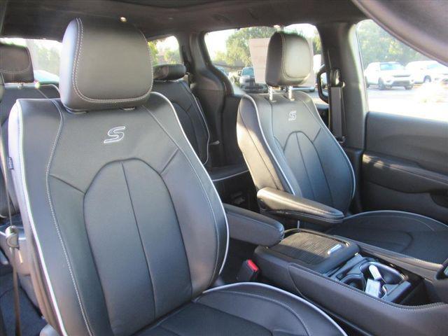 new 2026 Chrysler Pacifica car, priced at $44,459
