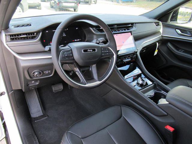 new 2025 Jeep Grand Cherokee car, priced at $41,196