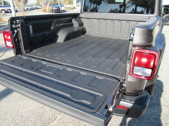 new 2026 Jeep Gladiator car, priced at $48,425