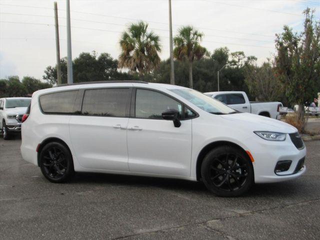 new 2026 Chrysler Pacifica car, priced at $39,571