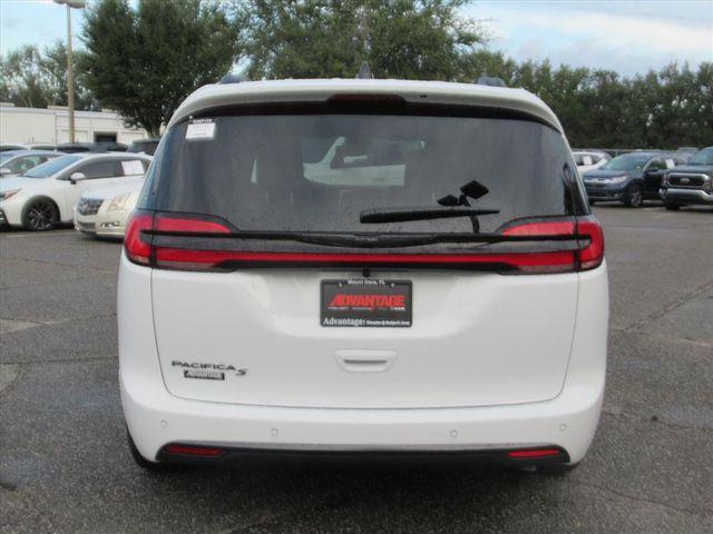 new 2026 Chrysler Pacifica car, priced at $39,571