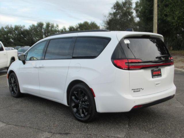 new 2026 Chrysler Pacifica car, priced at $39,571