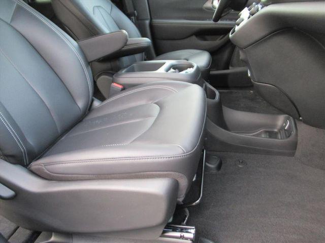 new 2026 Chrysler Pacifica car, priced at $39,571