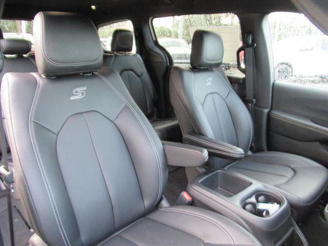 new 2026 Chrysler Pacifica car, priced at $39,571