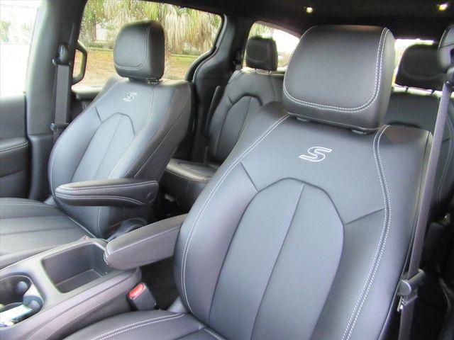 new 2026 Chrysler Pacifica car, priced at $39,571