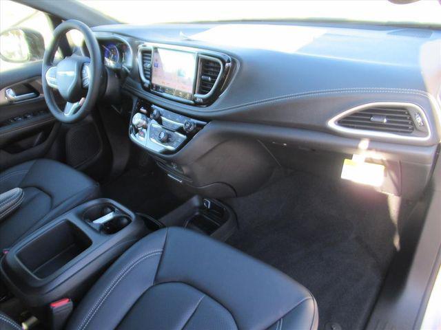 new 2026 Chrysler Pacifica car, priced at $38,059