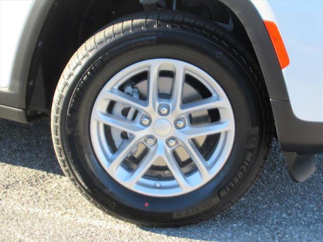 new 2025 Jeep Grand Cherokee car, priced at $28,812