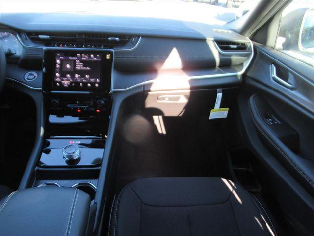 new 2025 Jeep Grand Cherokee car, priced at $28,812