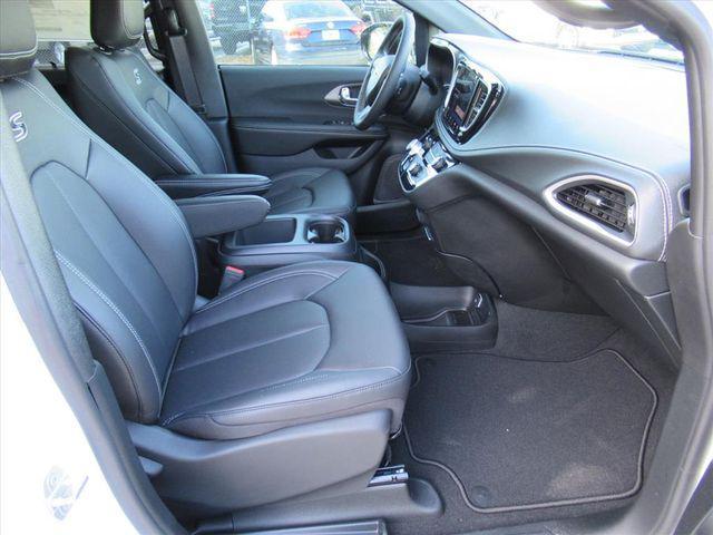 new 2026 Chrysler Pacifica car, priced at $40,032