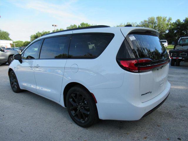 new 2026 Chrysler Pacifica car, priced at $40,032