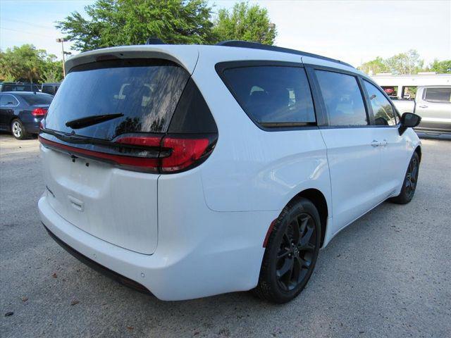 new 2026 Chrysler Pacifica car, priced at $40,032