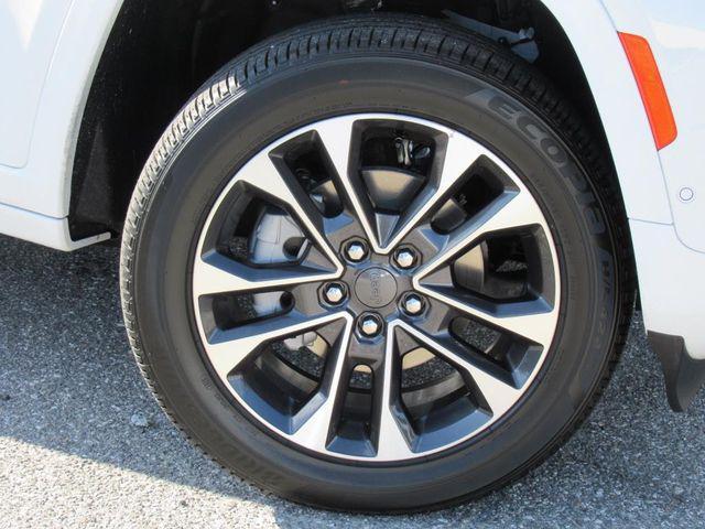 new 2025 Jeep Grand Cherokee car, priced at $49,203