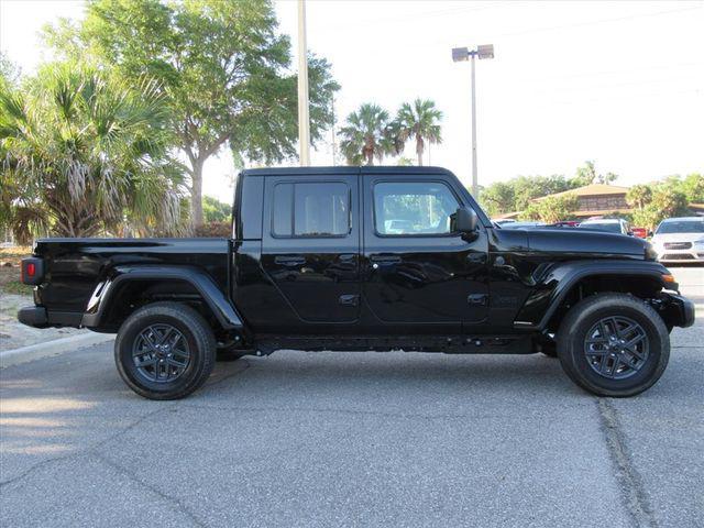 new 2026 Jeep Gladiator car, priced at $40,276