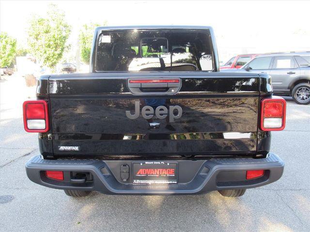 new 2026 Jeep Gladiator car, priced at $40,276