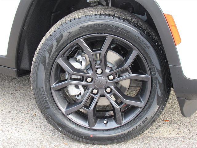 new 2025 Jeep Grand Cherokee car, priced at $37,645