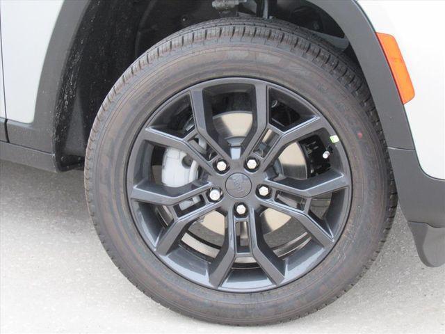 new 2025 Jeep Grand Cherokee car, priced at $35,915