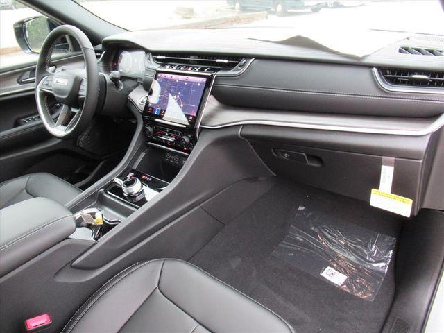 new 2025 Jeep Grand Cherokee car, priced at $35,915