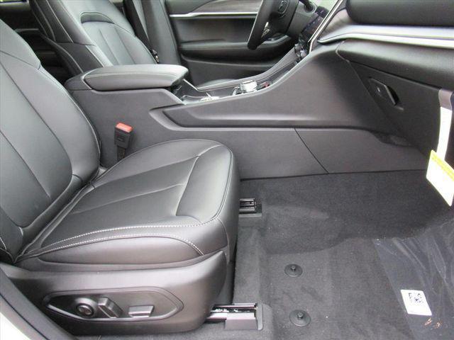 new 2025 Jeep Grand Cherokee car, priced at $35,915