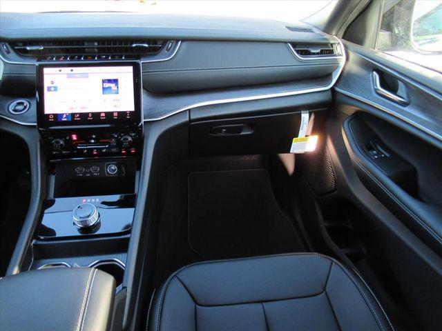 new 2025 Jeep Grand Cherokee L car, priced at $33,882