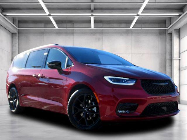 new 2026 Chrysler Pacifica car, priced at $39,423
