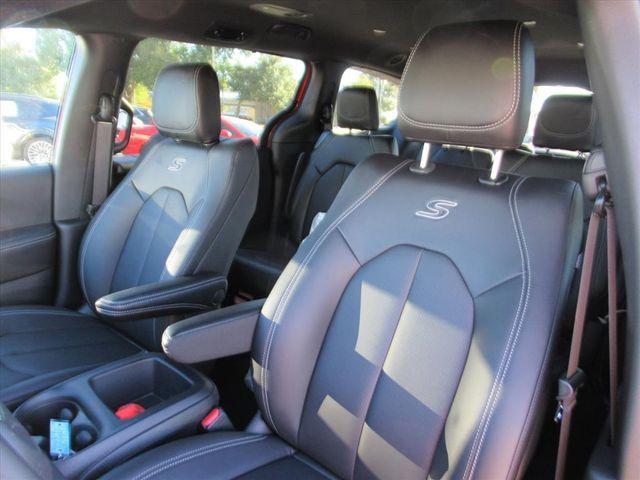 new 2026 Chrysler Pacifica car, priced at $39,423