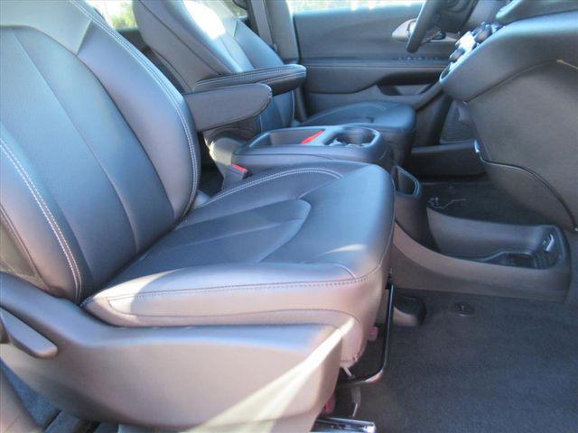 new 2026 Chrysler Pacifica car, priced at $39,423