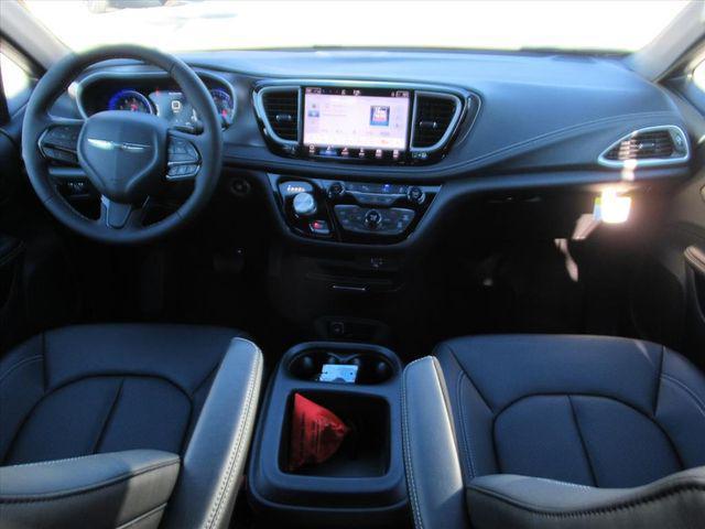 new 2026 Chrysler Pacifica car, priced at $39,423
