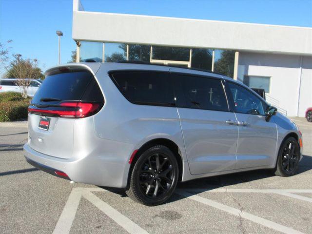 new 2026 Chrysler Pacifica car, priced at $42,968