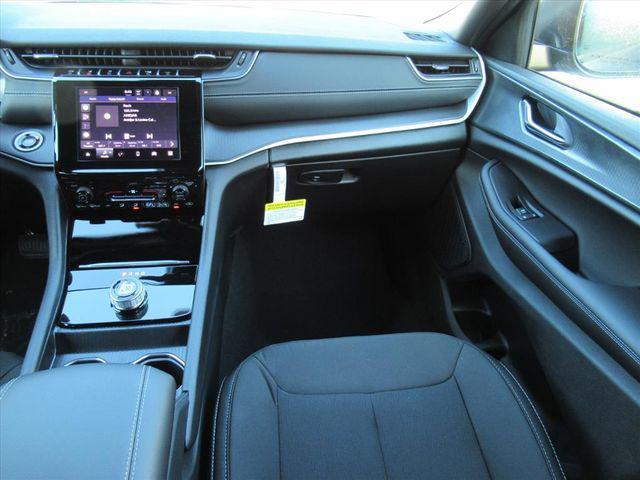 new 2025 Jeep Grand Cherokee car, priced at $26,777