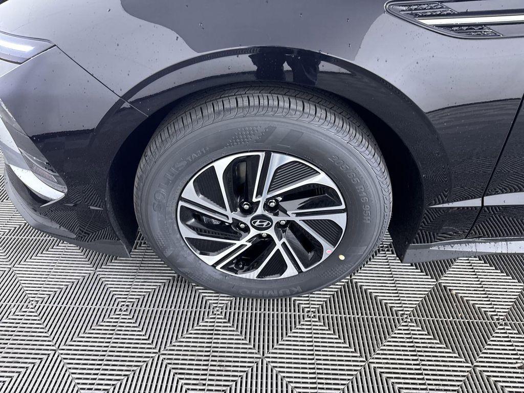 new 2026 Hyundai Sonata Hybrid car, priced at $30,685