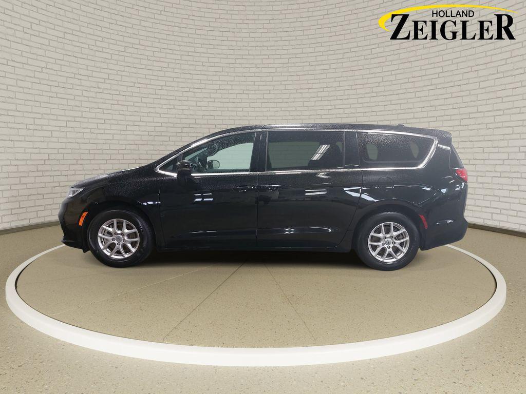 used 2025 Chrysler Pacifica car, priced at $30,304