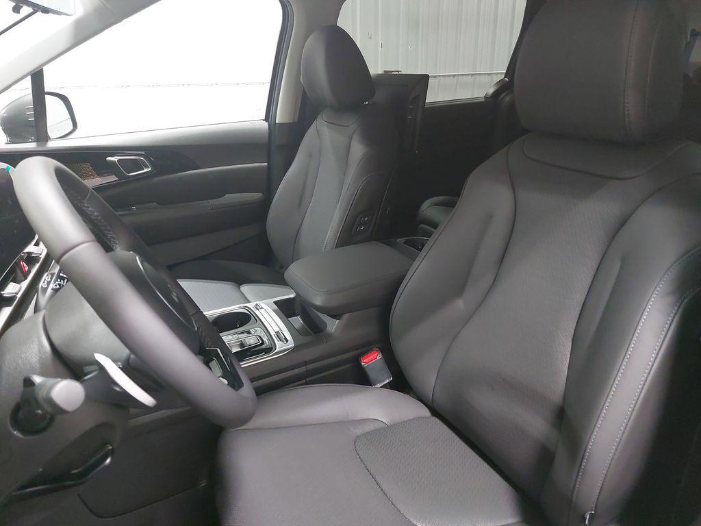 new 2026 Kia Carnival Hybrid car, priced at $54,578