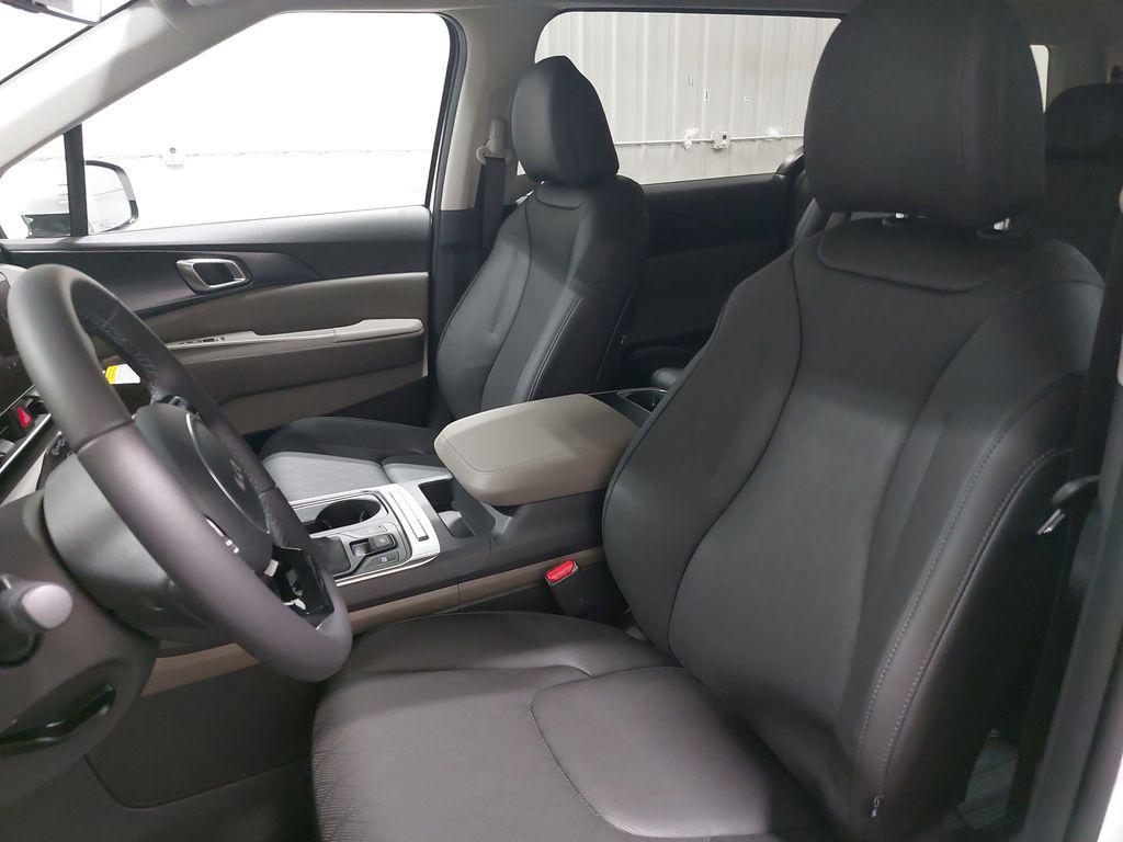 new 2026 Kia Carnival car, priced at $39,005