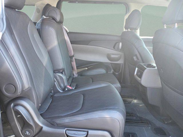 new 2026 Kia Carnival Hybrid car, priced at $44,260