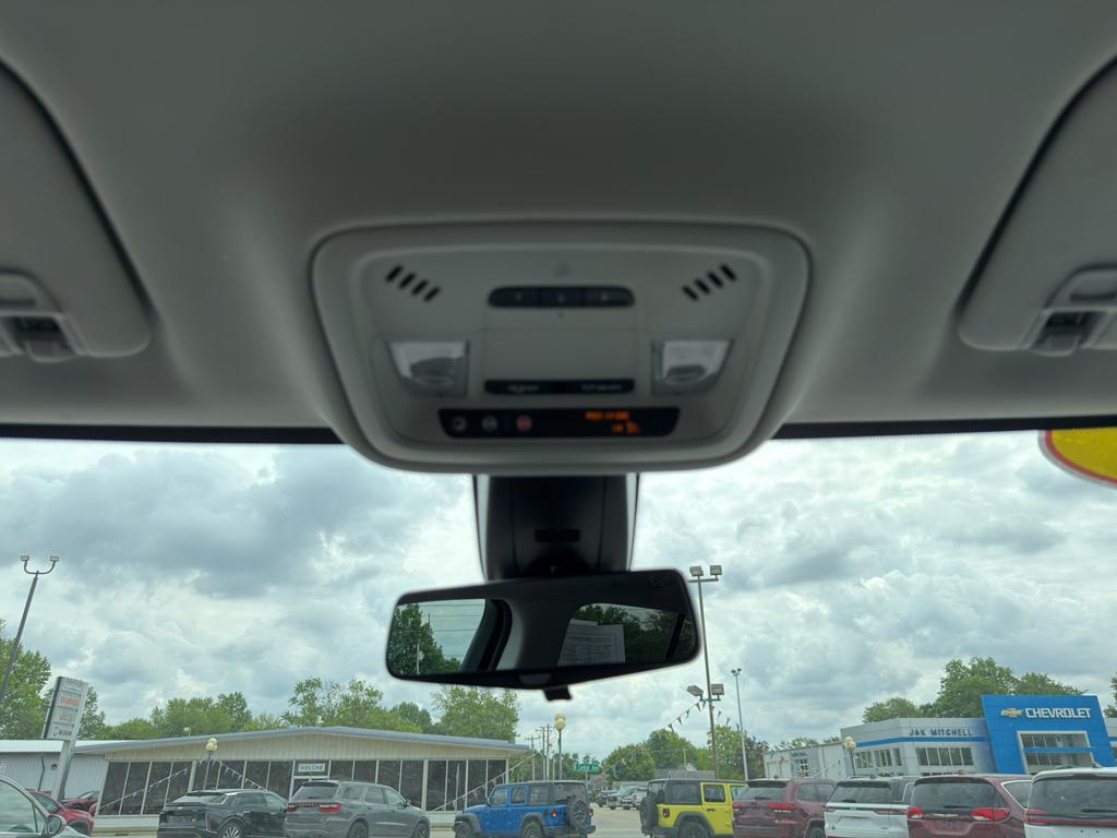 used 2020 Chevrolet Traverse car, priced at $23,900