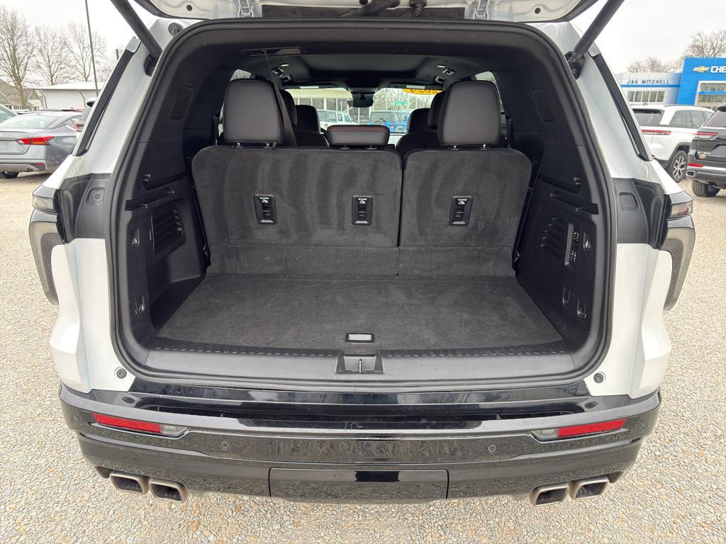 used 2024 Chevrolet Traverse car, priced at $46,900