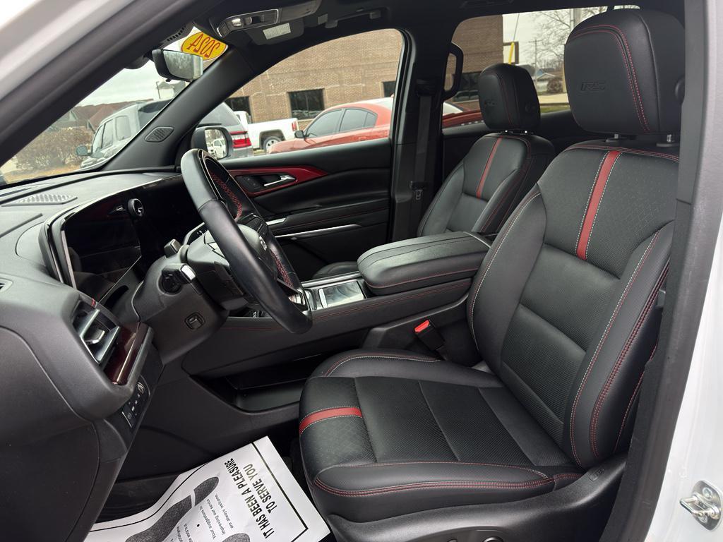 used 2024 Chevrolet Traverse car, priced at $46,900