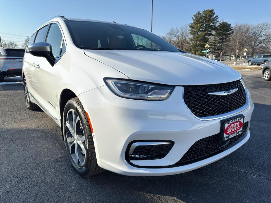 new 2026 Chrysler Pacifica car, priced at $61,205