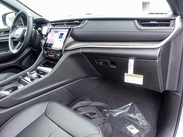 new 2025 Jeep Grand Cherokee car, priced at $49,156