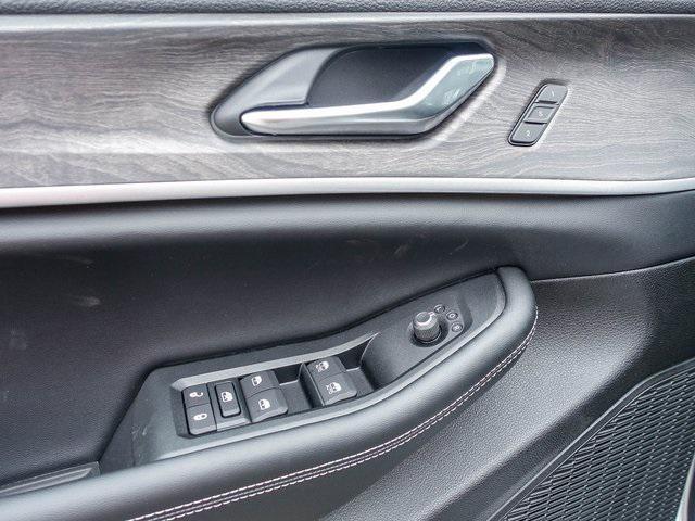 new 2025 Jeep Grand Cherokee car, priced at $49,156