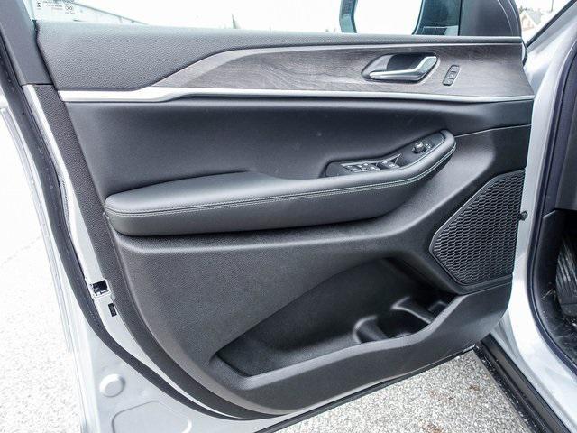 new 2025 Jeep Grand Cherokee car, priced at $49,156