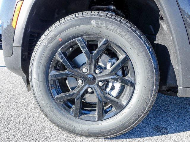 new 2025 Jeep Grand Cherokee car, priced at $42,483